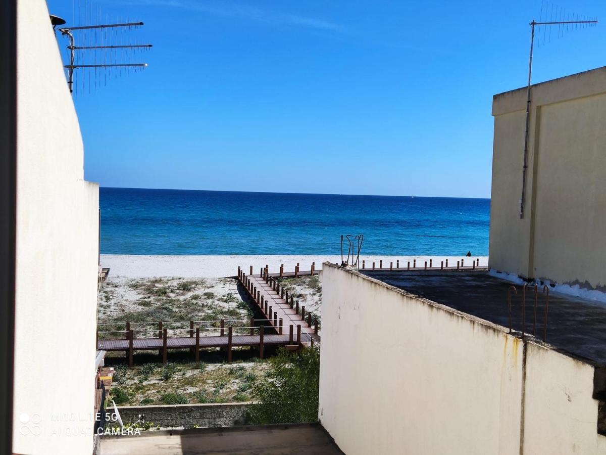 Corona'S Apartment- Fronte Spiaggia ラ・カレッタ エクステリア 写真